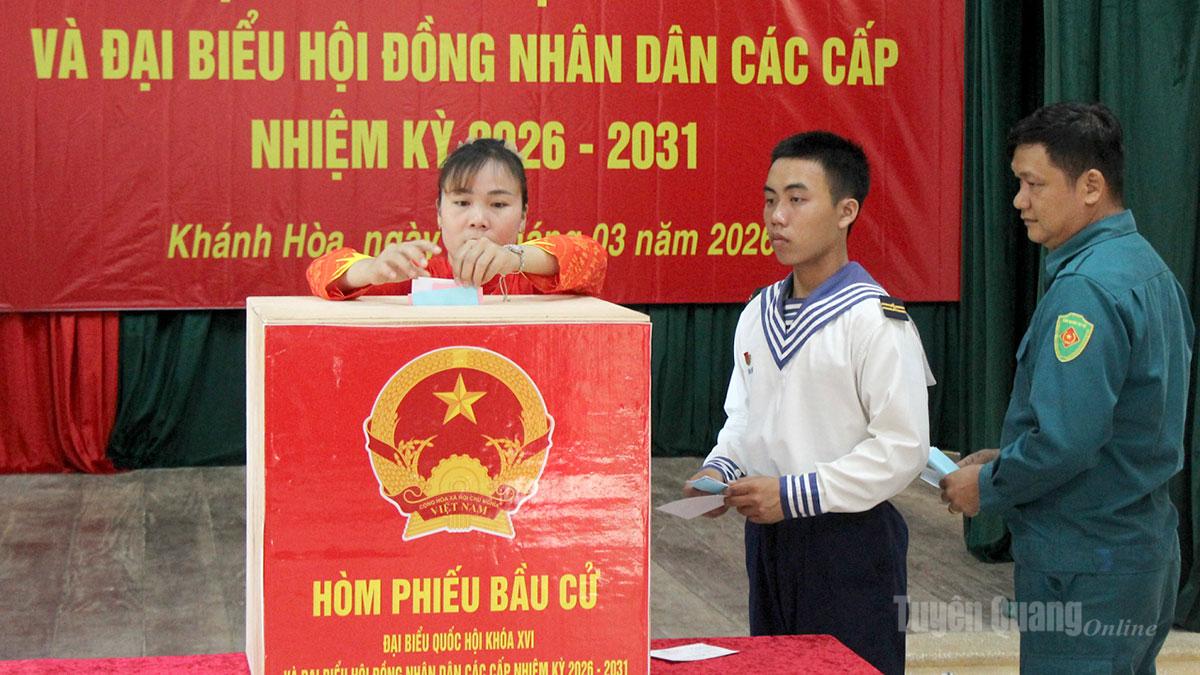 Các cử trì thực hiện quyền bầu cử.