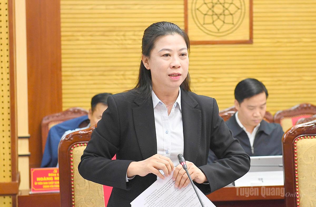 Đồng chí Phó Bí thư Thường trực Tỉnh ủy Lê Thị Kim Dung phát biểu tại cuộc họp.