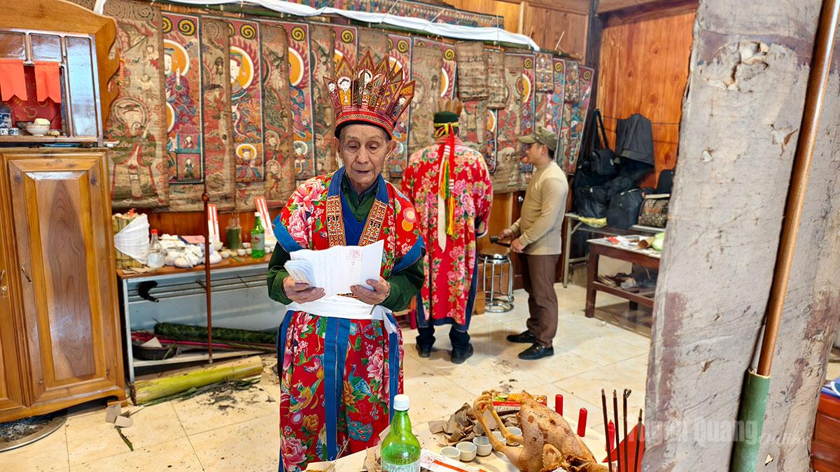 Ritual masters who are knowledgeable about customary laws preside over and guide the entire Cap Sac ceremony.