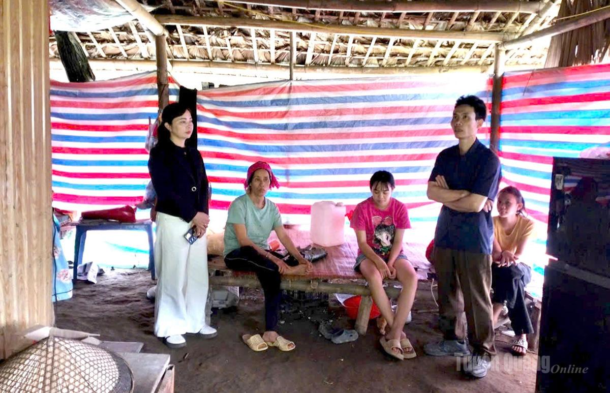 2 con nhỏ của gia đình anh Hoàng Văn Cương, thôn Thượng Bằng, xã Bằng Lang được ông bà nội chăm sóc.