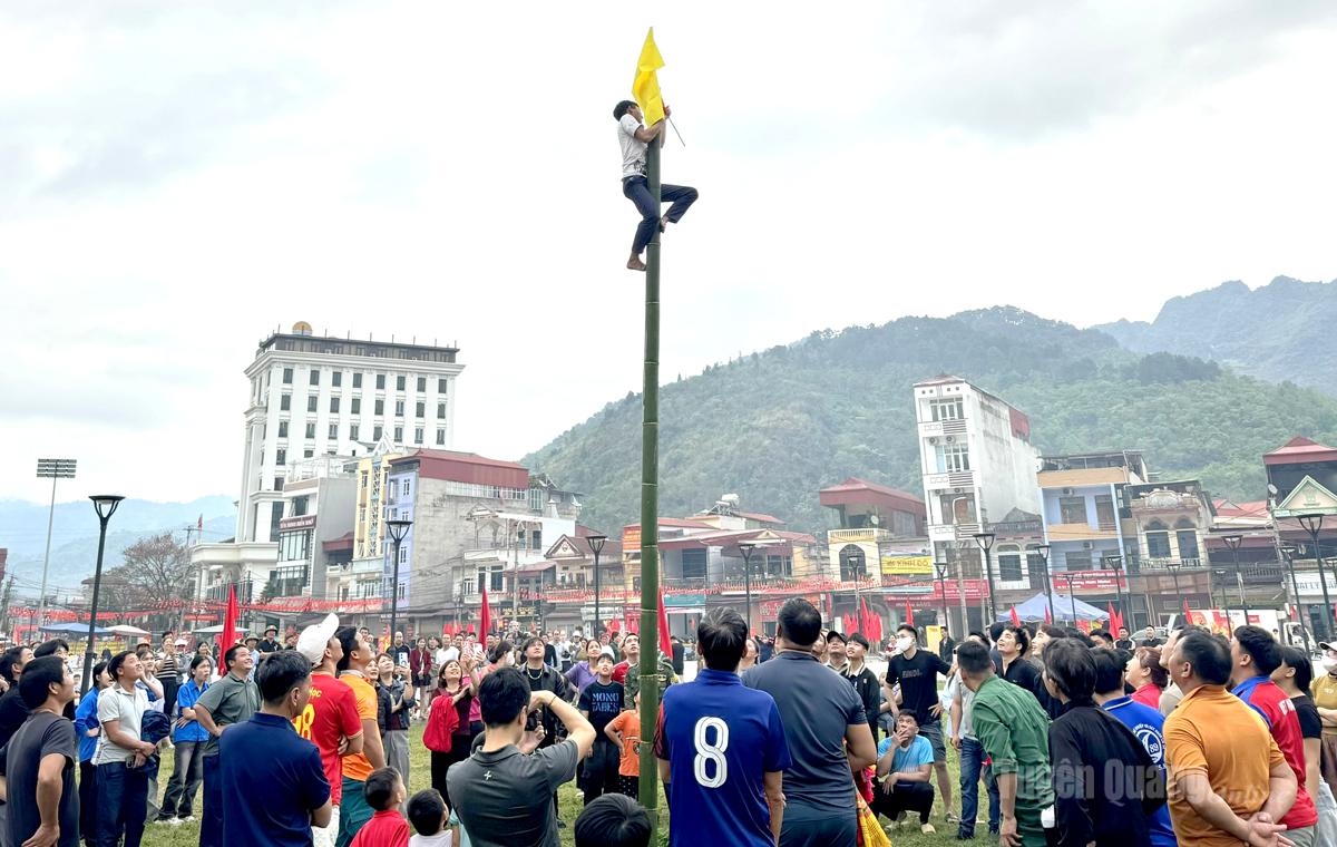 Các trò chơi dân gian tạo nhiều trải nghiệm thú vị cho người tham gia.