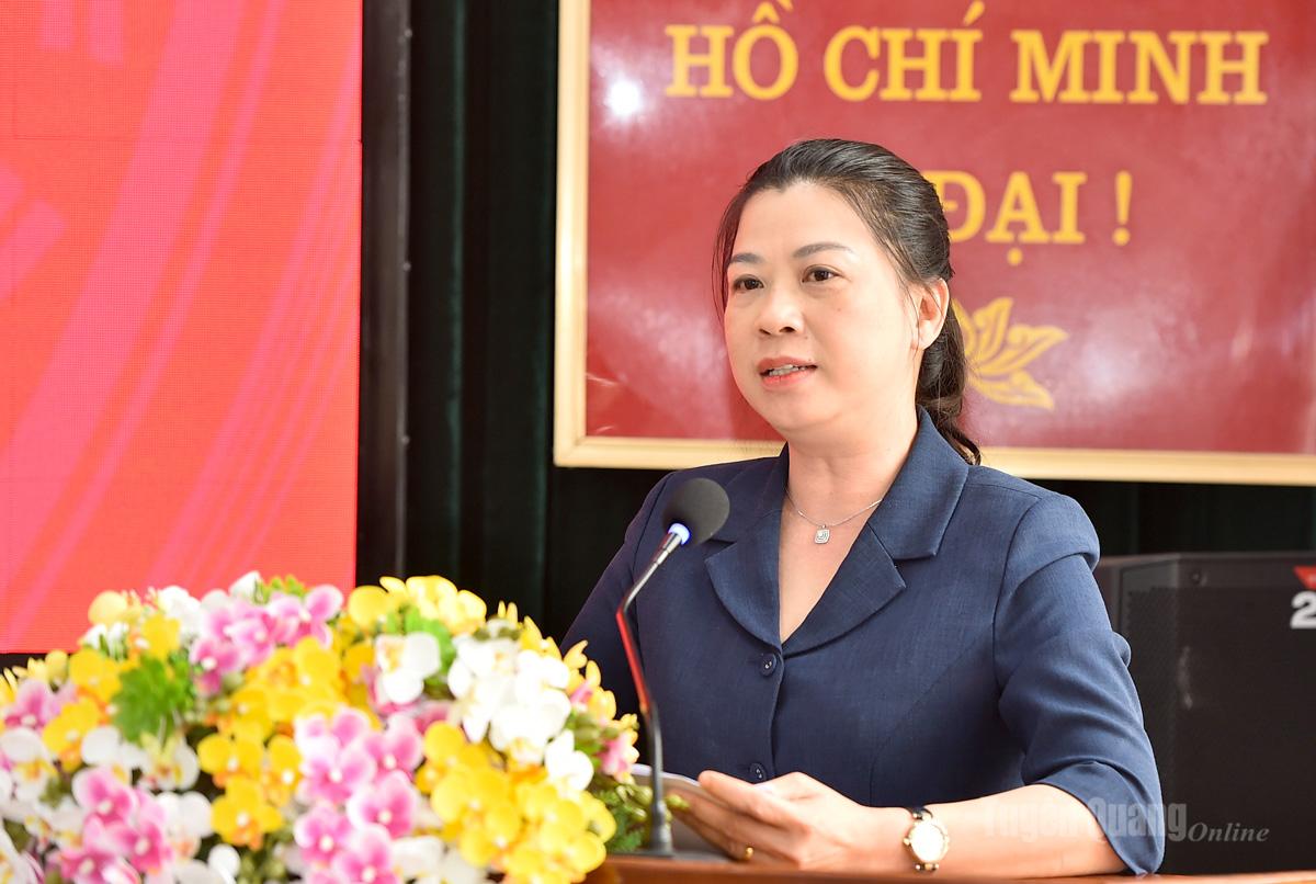 Đồng chí Lê Thị Kim Dung, Phó Bí thư Thường trực Tỉnh ủy, Bí thư Đảng ủy các cơ quan Đảng tỉnh phát biểu kết luận tại hội nghị.