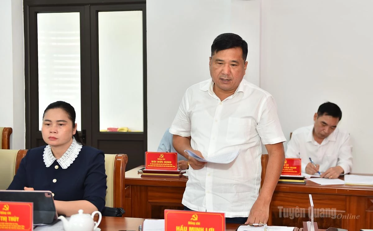 Đồng chí Hầu Minh Lợi, Phó Chủ tịch Thường trực HĐND tỉnh phát biểu tại hội nghị.