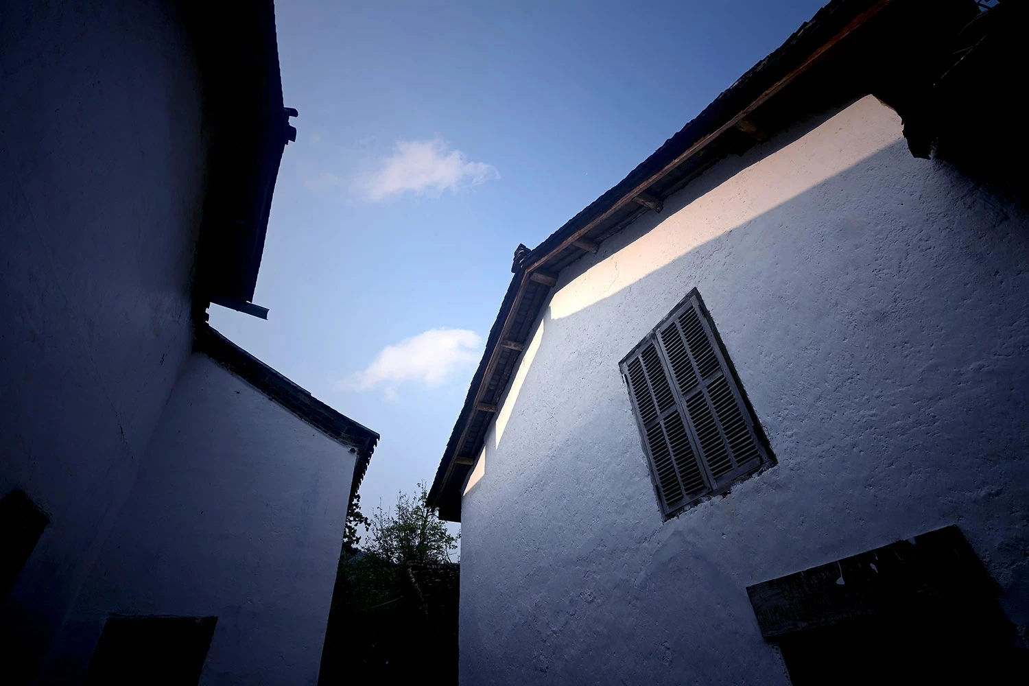 Construction of the complex began in 1898 and was completed in 1907.