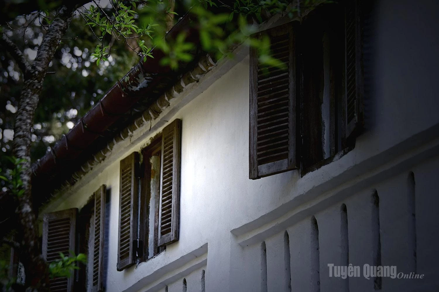 Beyond being a residence, the Vuong mansion also served as the political and administrative center of the Hmong community in Ha Giang throughout the first half of the 20th century.