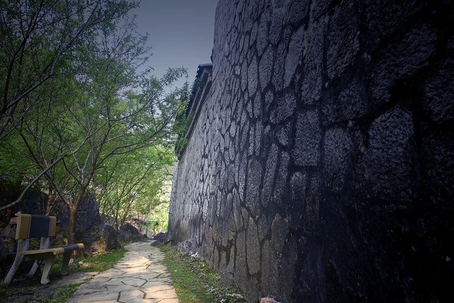 The enclosing walls are made of stone, the roofs feature yin-yang tiles, and the framework uses rare stone pine timber.