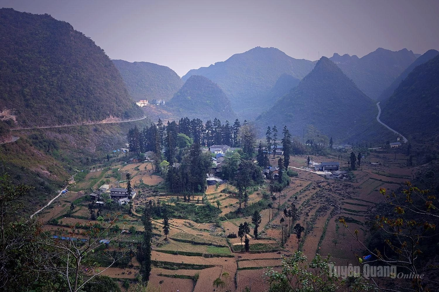 The Vuong family mansion sits in a valley in Sa Phin A hamlet, Sa Phin commune.