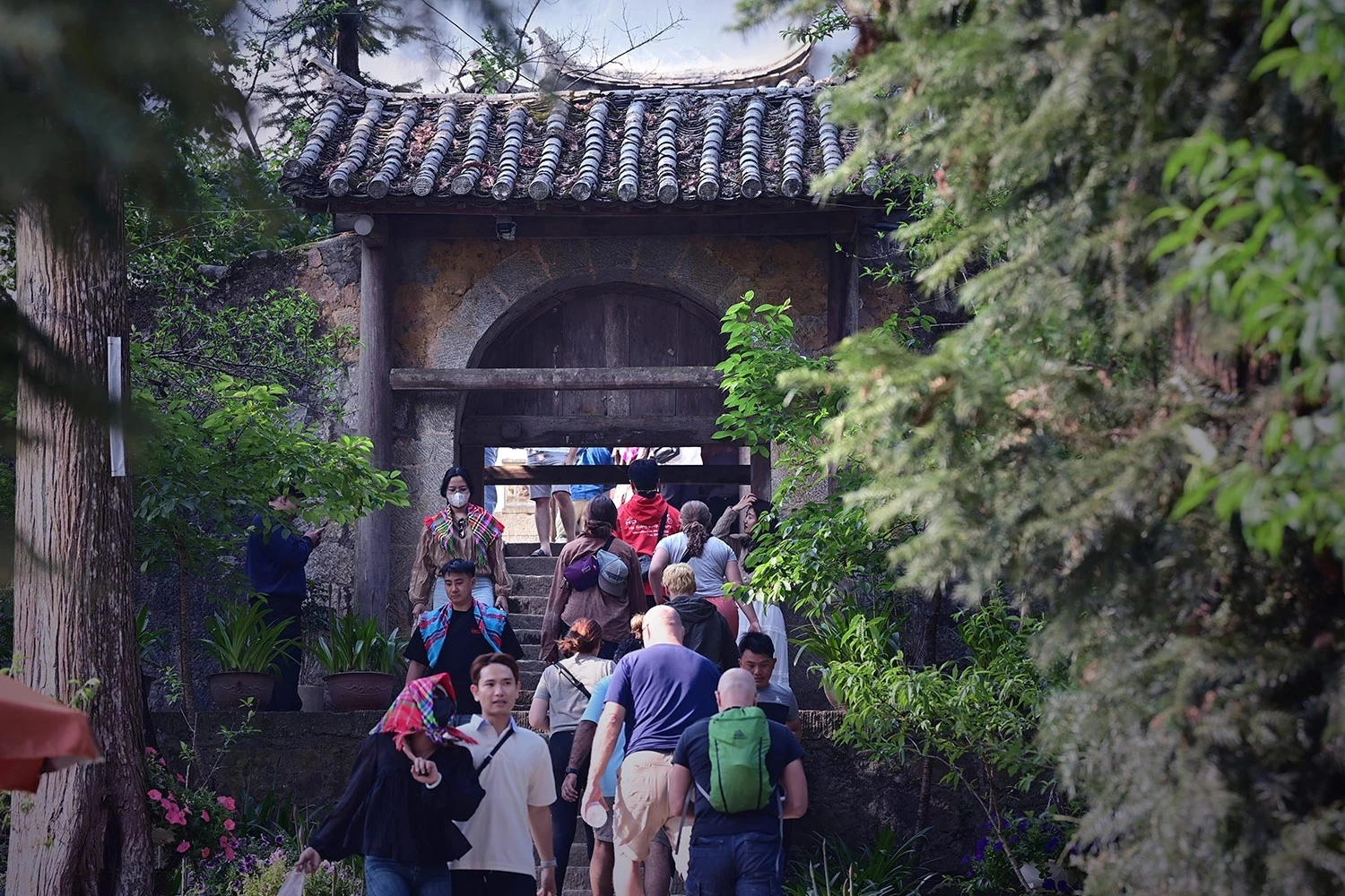 Every day, a large number of domestic and international visitors come to explore the site.