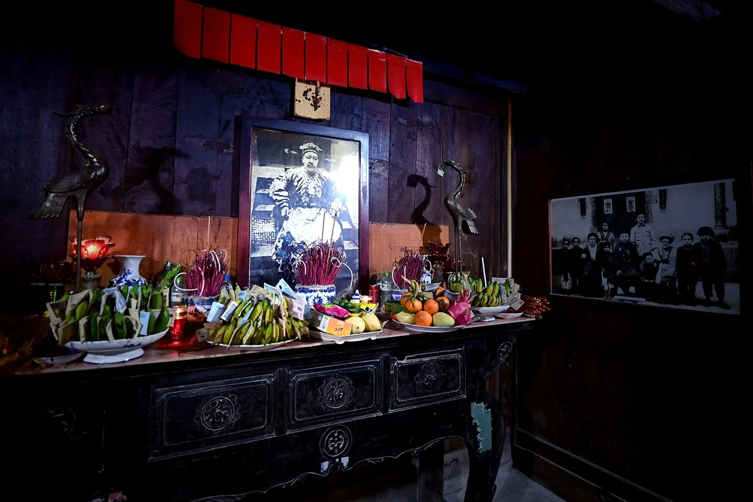 The altar dedicated to Vuong Chinh Duc, the first Hmong leader in Sa Phin.