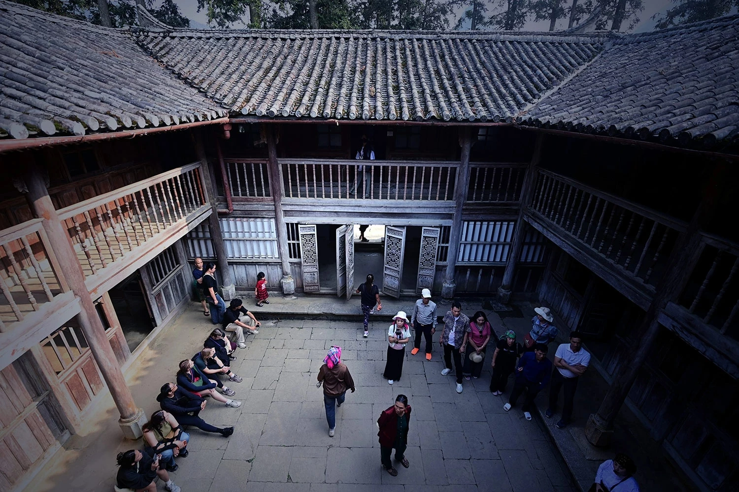 The site attracts a steady flow of tourists each day.