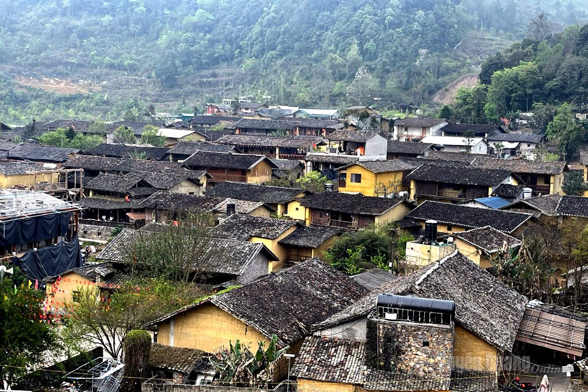 Lo Lo Chai Village nestles at the foot of the National Flag Tower of Lung Cu.