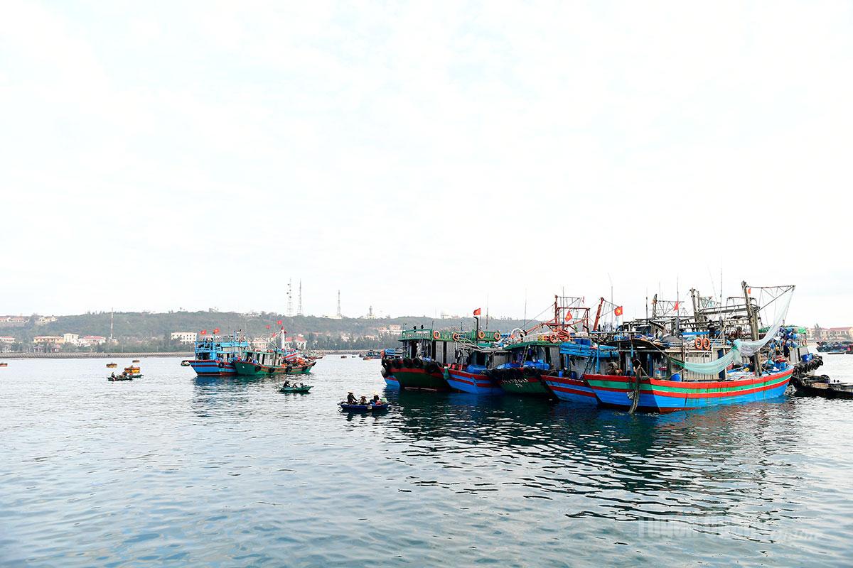 The harbor at the Bach Long Vi Special Zone serves as a safe shelter from storms and provides refueling for fishing vessels undertaking long voyages in the nation’s exclusive economic zone.