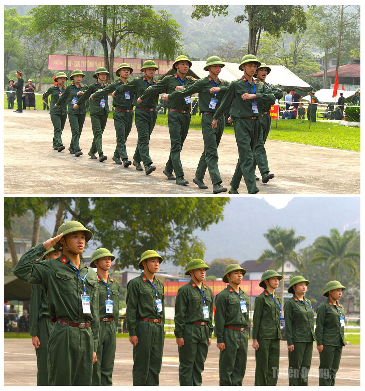 Các vận động viên thi điều lệnh đội ngũ tiểu đội.