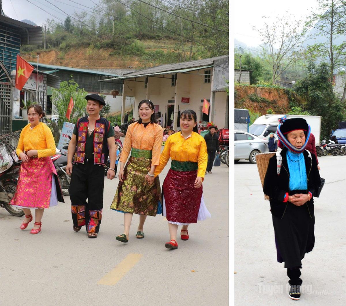 From early morning, local people of Pho Bang commune dress in their finest traditional clothing to go to the market.