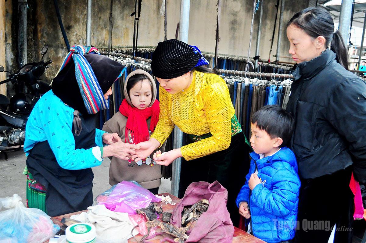 Goods are exchanged and traded at the Pho Bang market.