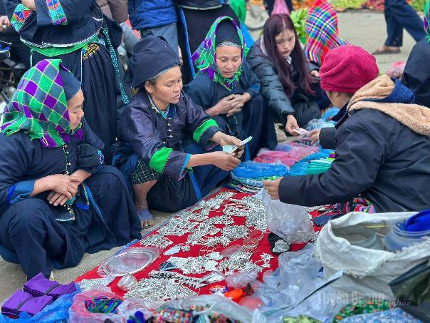 Jewelry stalls are always a major attraction for women and elderly ladies.