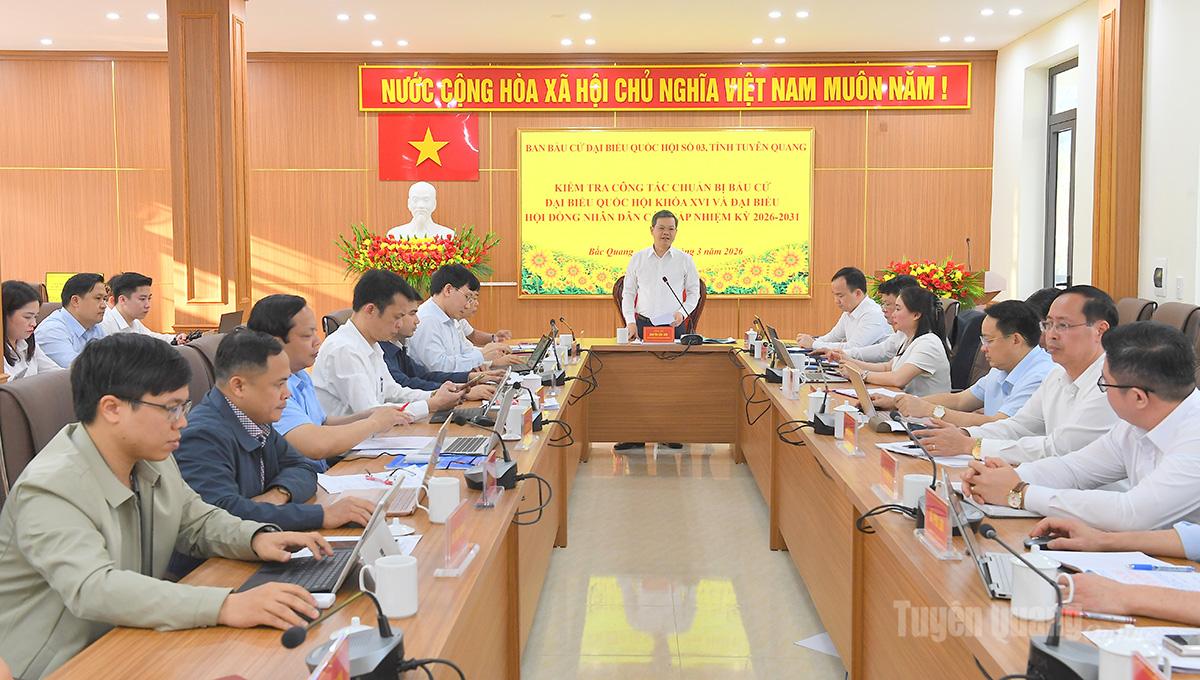 Chủ tịch HĐND tỉnh Nguyễn Văn Sơn chủ trì buổi làm việc với lãnh đạo các xã về công tác chuẩn bị bầu cử Quốc hội và HĐND các cấp.