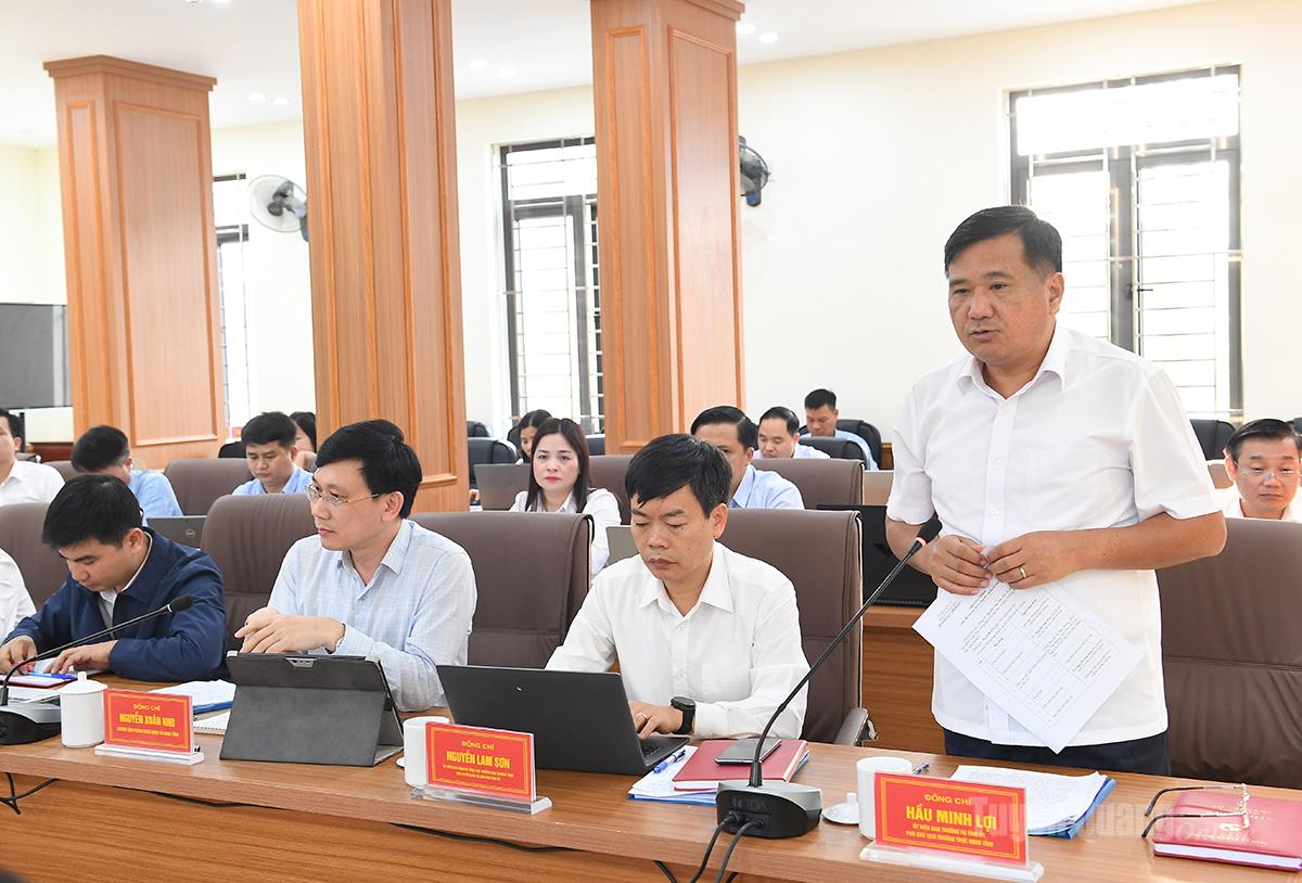 Đồng chí Phó Chủ tịch Thường trực HĐND tỉnh Hầu Minh Lợi phát biểu tại buổi làm việc.