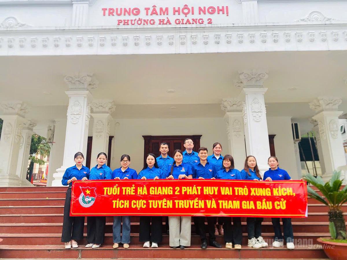 Đoàn Thanh niên phường Hà Giang 2 ra mắt Đội hình thanh niên tình nguyện hỗ trợ Ngày bầu cử.