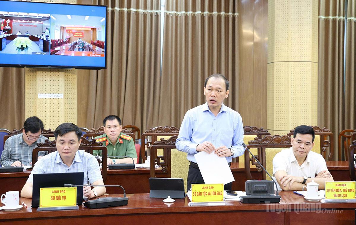 Lãnh đạo Sở dân tộc và Tôn giáo báo cáo tình hình giải ngân của đơn vị.