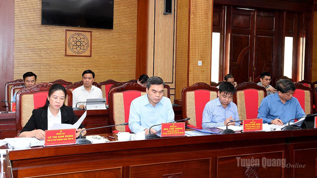 Đồng chí Phó Bí thư Thường trực Tỉnh ủy Lê Thị Kim Dung và đồng chí lãnh đạo dự họp.