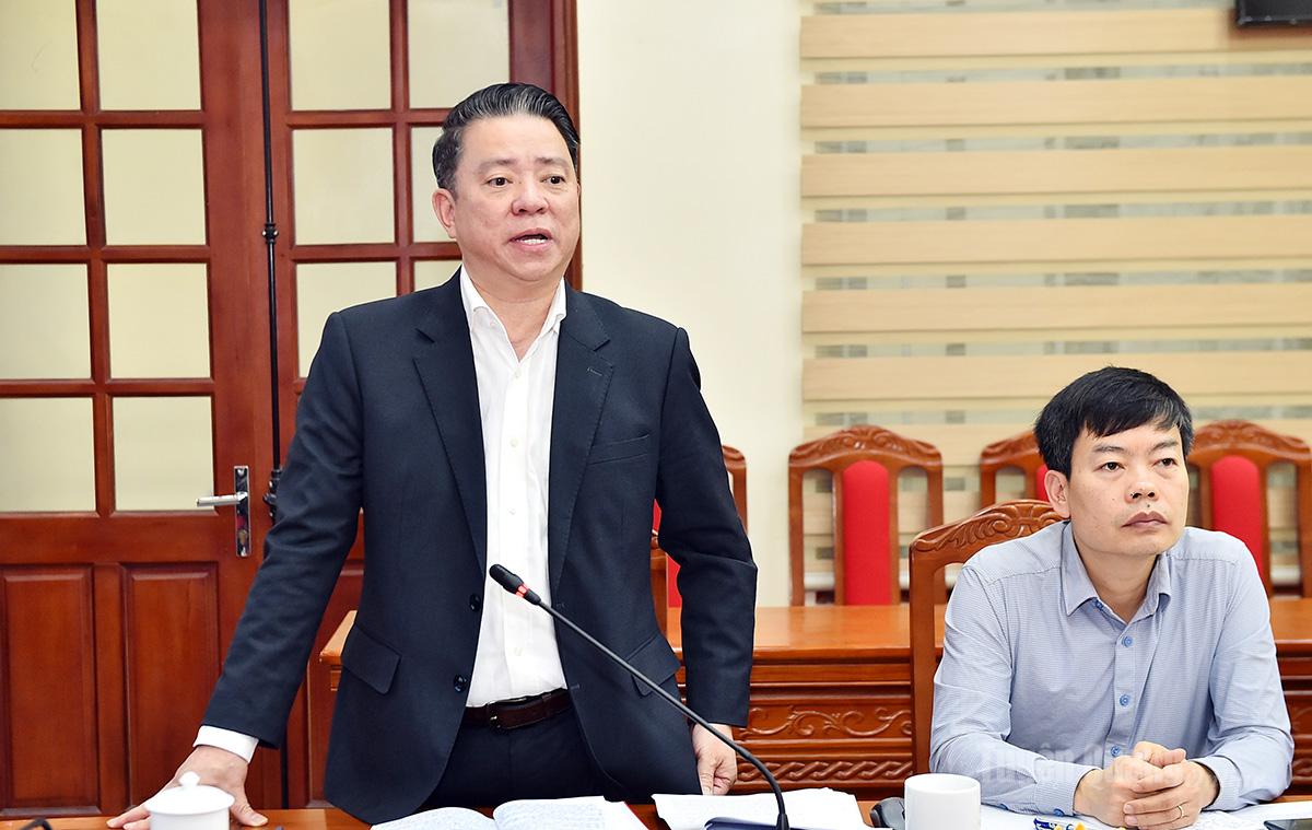 Đồng chí Trưởng Ban Tuyên giáo và Dân vận Tỉnh ủy Trần Mạnh Lợi phát biểu tại buổi làm việc.