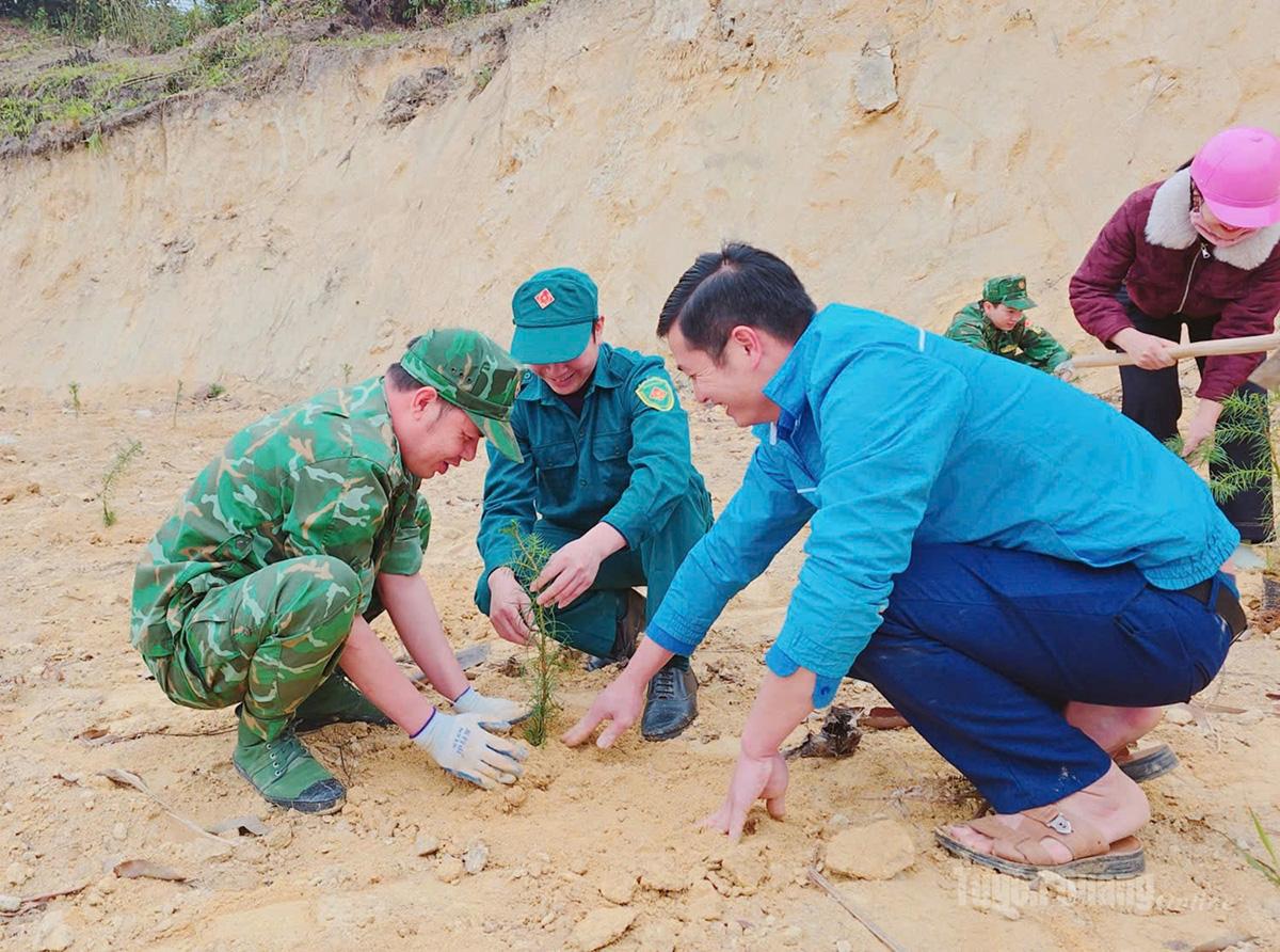 Chương trình trồng cây “Vành đai biên giới xanh” góp phần tạo hành lang phòng hộ, hạn chế xói mòn, sạt lở đất.