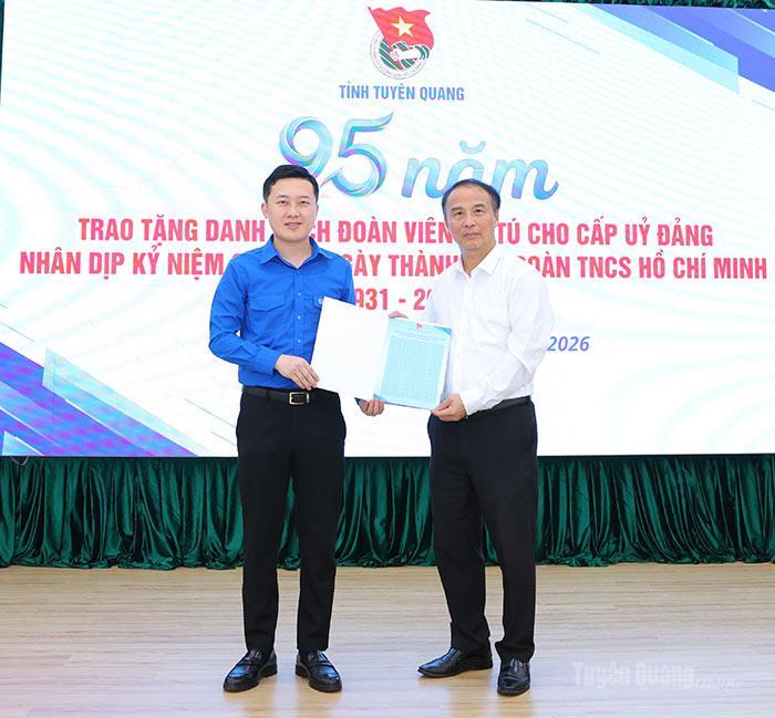 Ban Thường vụ Tỉnh đoàn đã trao danh sách hơn 200 đoàn viên ưu tú cho lãnh đạo Ban Tổ chức để xem xét kết nạp Đảng.