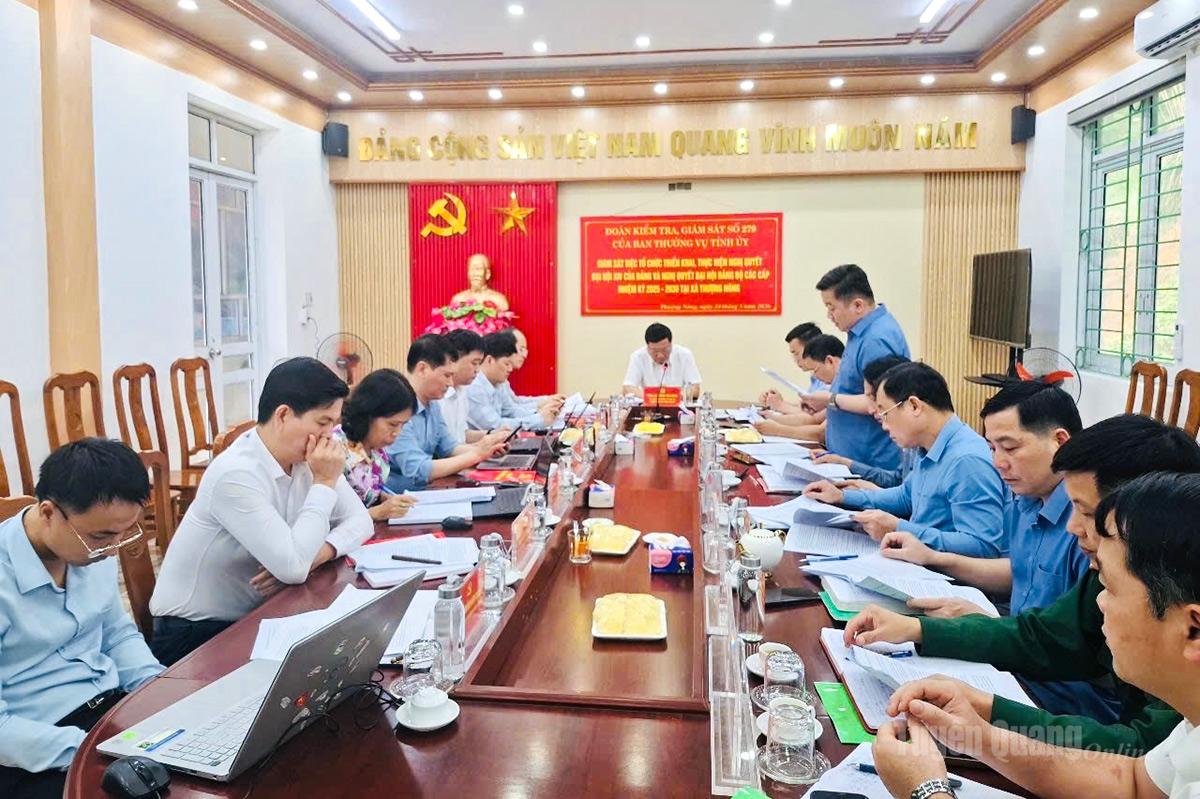 Toàn cảnh buổi làm việc.