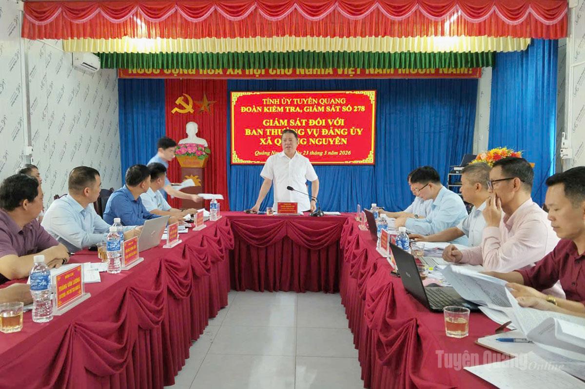 Đồng chí Trần Mạnh Lợi, Ủy viên Ban Thường vụ Tỉnh ủy, Trưởng ban Tuyên giáo và Dân vận Tỉnh ủy chủ trì buổi kiểm tra, giám sát với Ban Thường vụ Đảng ủy xã Quảng Nguyên.