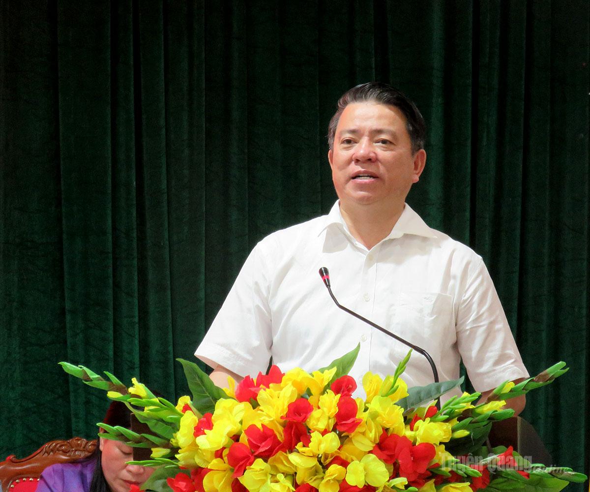 Trưởng ban Tuyên giáo và Dân vận Tỉnh ủy Trần Mạnh Lợi phát biểu tại hội nghị.