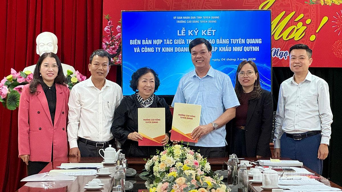 Trường Cao đẳng Tuyên Quang và Công ty TNHH Kinh doanh Xuất nhập khẩu Như Quỳnh ký kết biên bản ghi nhớ hợp tác.