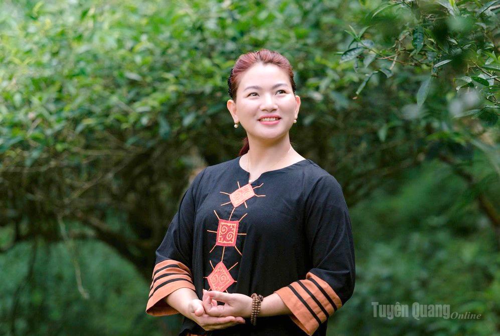 Chị Phạm Thị Minh Hải, 
Nghệ nhân Quốc gia, Phó Giám đốc
Công ty TNHH Thành Sơn.