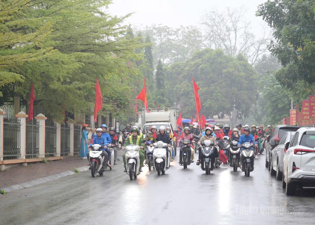 Đoàn xã Hàm Yên tham gia tuyên truyền bầu cử.