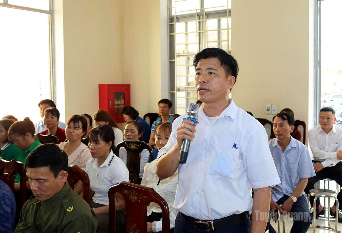 Cử tri xã Lực Hành phát biểu tại hội nghị.