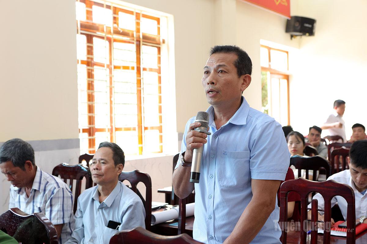 Cử tri xã Yên Phú phát biểu ý kiến tại hội nghị.