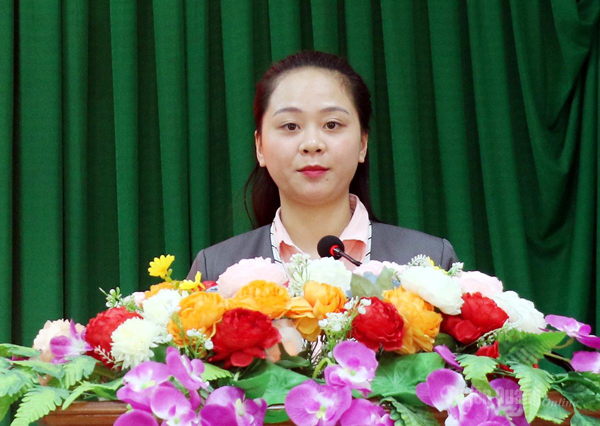 Ứng cử viên đại biểu HĐND tỉnh, khoá XX, nhiệm kỳ 2026-2031 Triệu Trang Thu trình bày chương trình hành động trước cử tri.