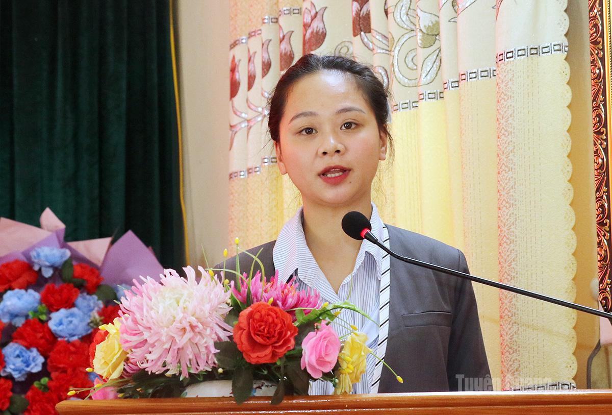 Ứng cử viên đại biểu HĐND tỉnh, khoá XX, nhiệm kỳ 2026-2031 Triệu Trang Thu trình bày chương trình hành động trước cử tri xã Yên Cường.