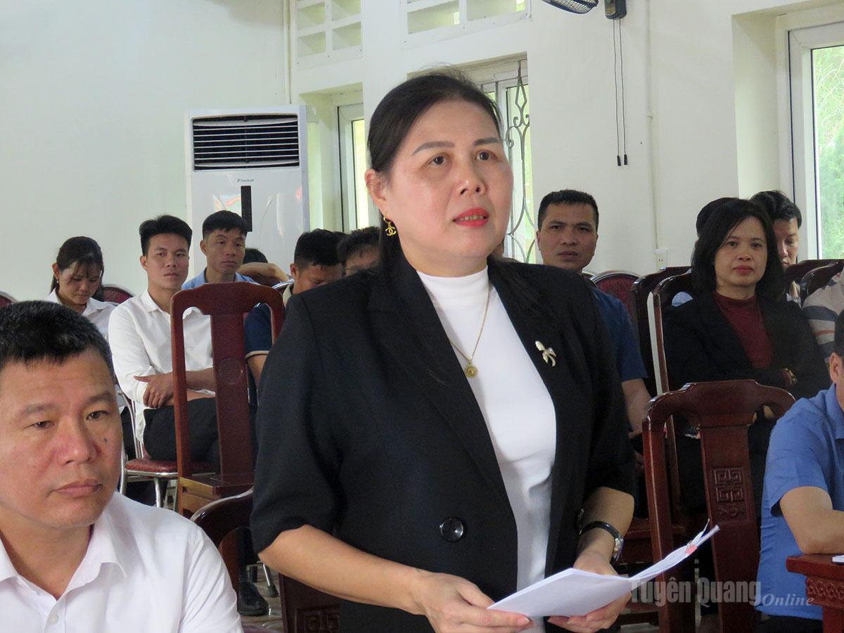 Cử tri xã Yên Thành nêu kiến nghị tại buổi tiếp xúc.