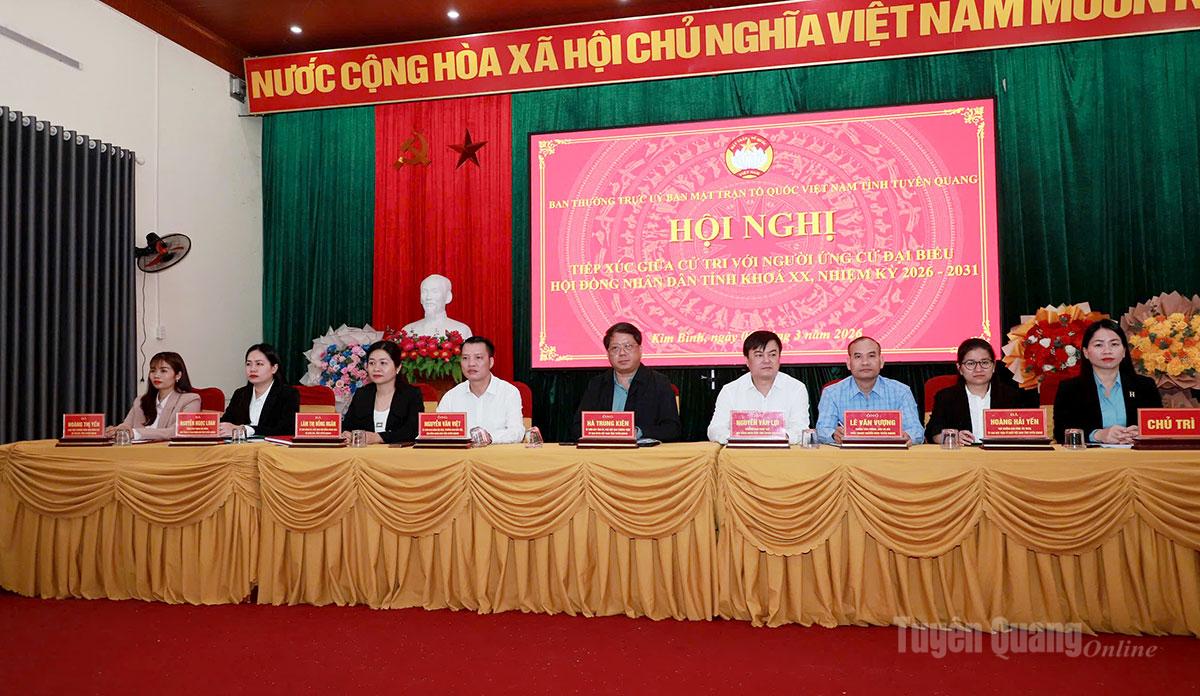 Các ứng cử viên đại biểu HĐND tỉnh tiếp xúc cử tri vận động bầu cử tại xã Kim Bình.