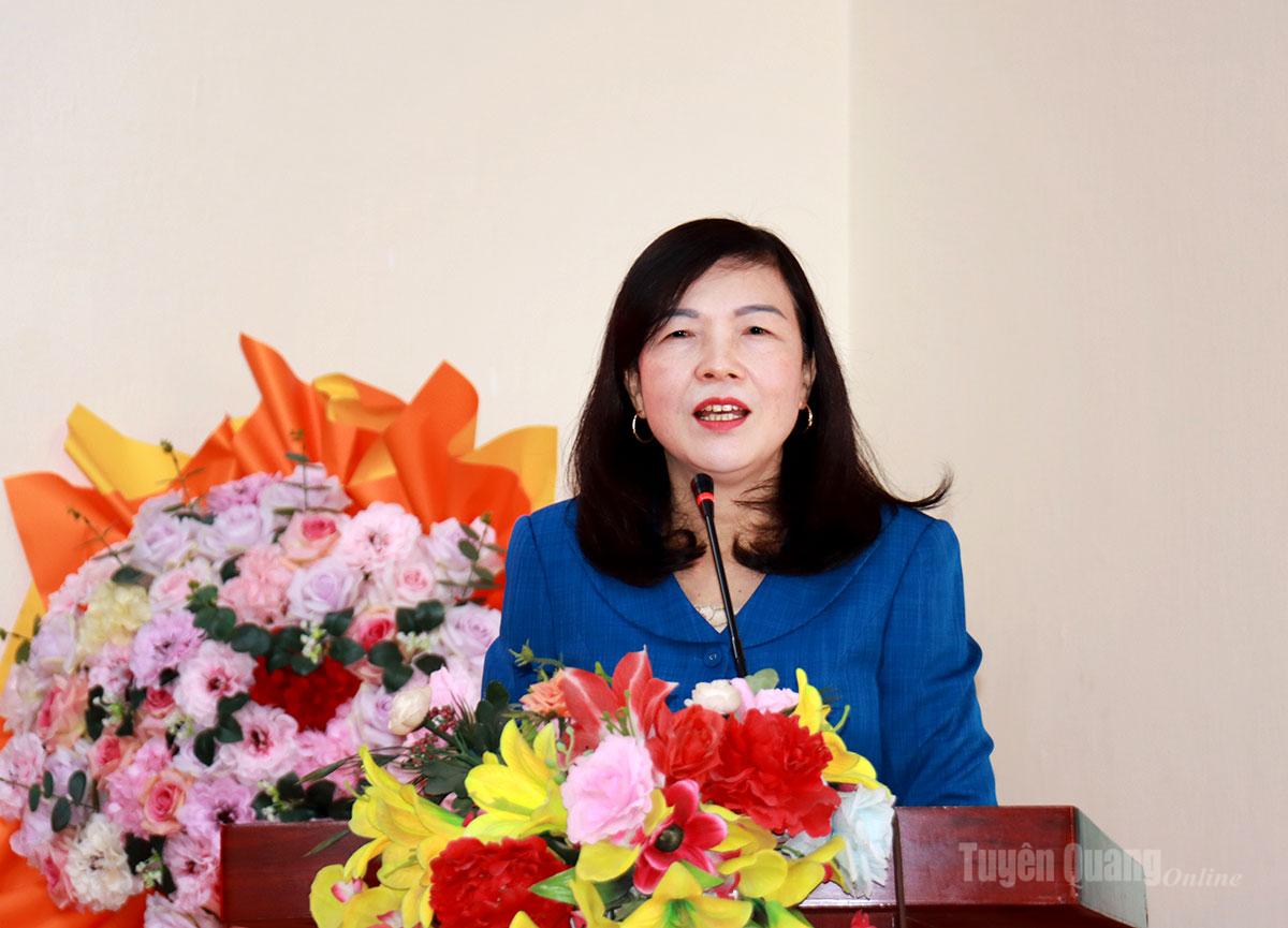 Đồng chí Phạm Thị Minh Xuân, Phó Chủ tịch HĐND tỉnh phát biểu tại hội nghị.