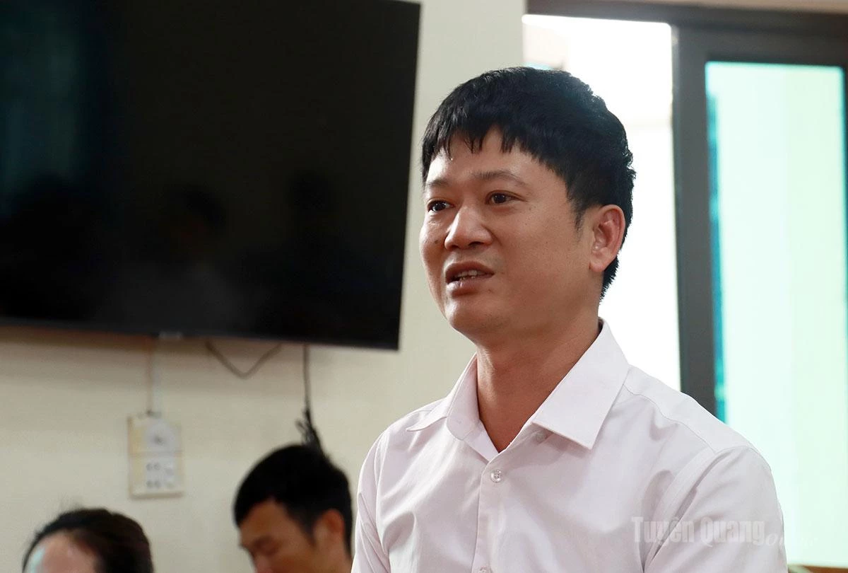 Cử tri xã Vĩnh Tuy phát biểu ý kiến tại hội nghị.