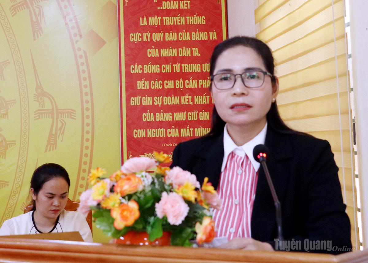 Ứng cử viên HĐND tỉnh khoá XX, nhiệm kỳ 2026 -2031 Phạm Thị Hồng Yên trình bày chương trình hành động trước cử tri.