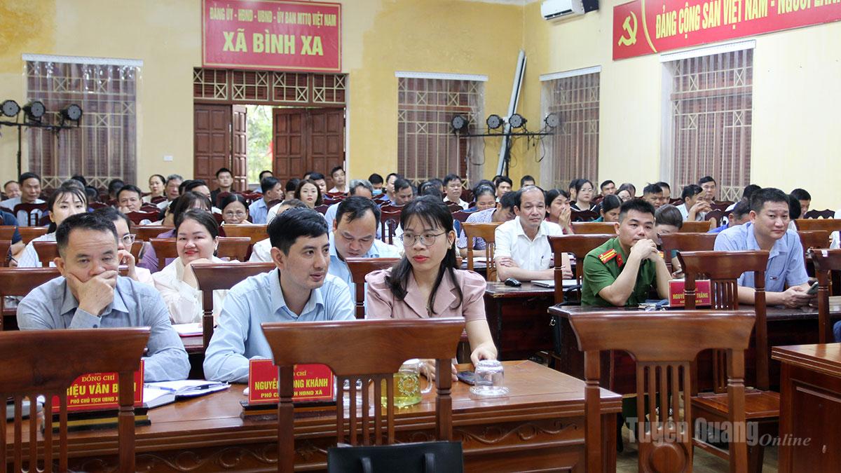 Đại biểu, cử tri xã Bình Xa tại hội nghị.