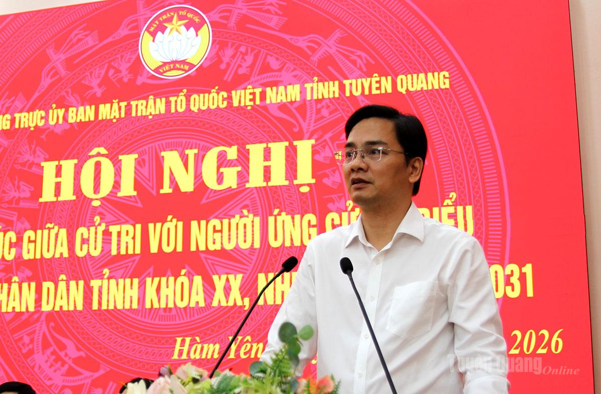 Giám đốc Sở Giáo dục và Đào tạo Vũ Đình Hưng trình bày chương trình hành động tại hội nghị.