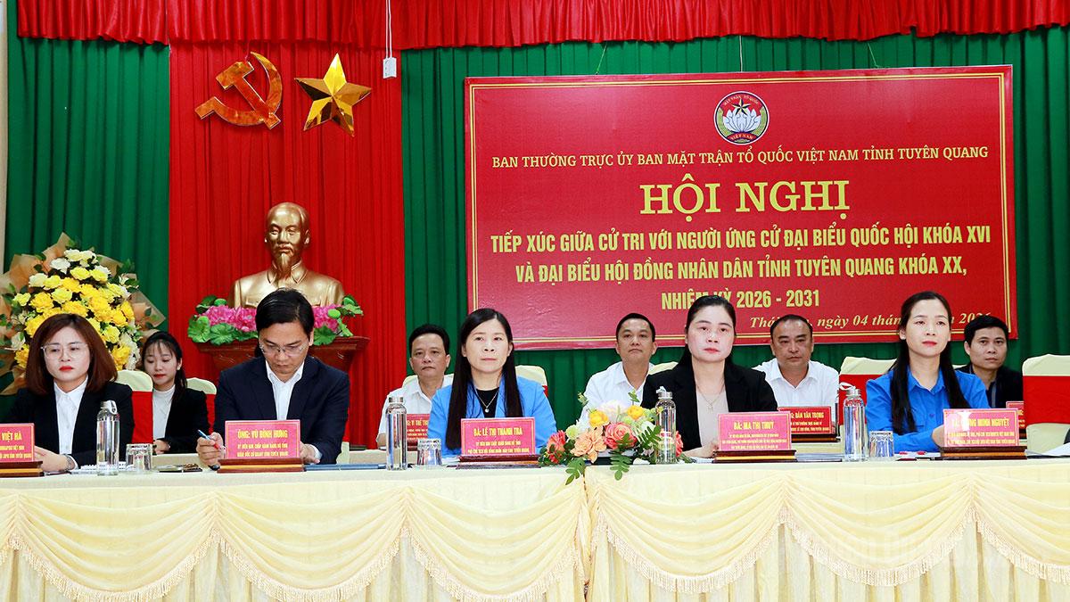 Các ứng cử viên đại biểu Quốc hội khóa XVI và ứng cử viên đại biểu HĐND khóa XX, nhiệm kỳ 2026- 2031 tại buổi tiếp xúc cử tri.