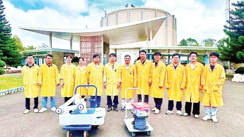 Testing of the robot at the Da Lat Nuclear Reactor. (Photo: TIEN HIEU)