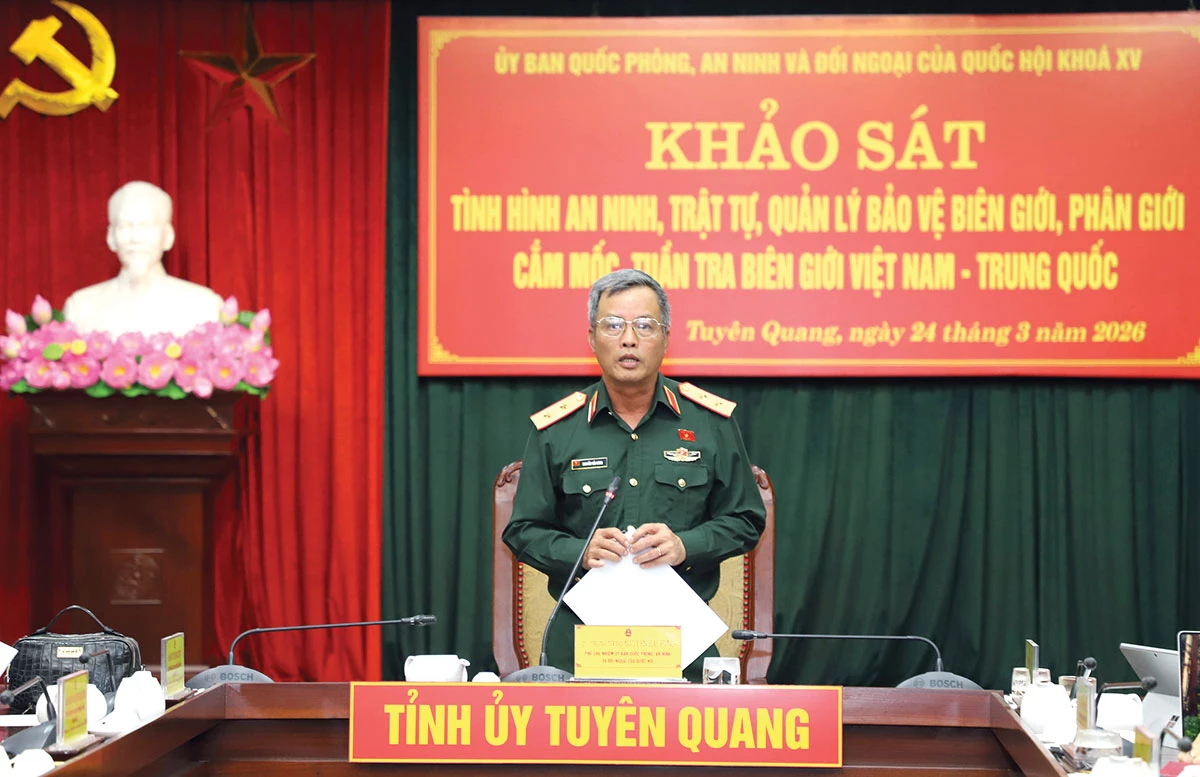 Trung tướng Nguyễn Hải Hưng, Phó Chủ nhiệm Ủy ban Quốc phòng an ninh và đối ngoại của Quốc hội khóa XV  phát biểu tại buổi làm việc.