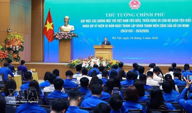 Prime Minister Pham Minh Chinh delivers remarks at the meeting with outstanding and promising young Vietnamese people, along with exemplary Youth Union officials. (Photo: VNA)
