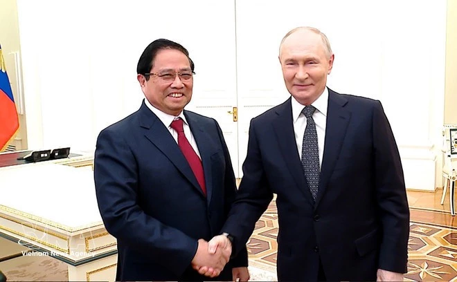 Prime Minister Pham Minh Chinh (left) meets with Russian President Vladimir Putin in Moscow on March 25 (Photo: VNA)